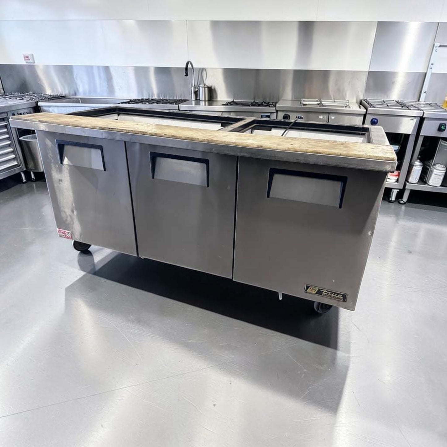 Elite Condition – True TSSU-72-30M-B-ST-HC 72” Mega Top Sandwich / Salad Prep Table – Refrigerated Base – 115V – Fully Tested & Operational!