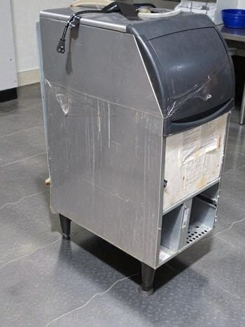 High-Grade Condition – Scotsman CU0715MA-1 – Essential Ice 70 LB Self-Contained Cube Ice Machine – Air-Cooled – UL Listed – Fully Tested & Operational!