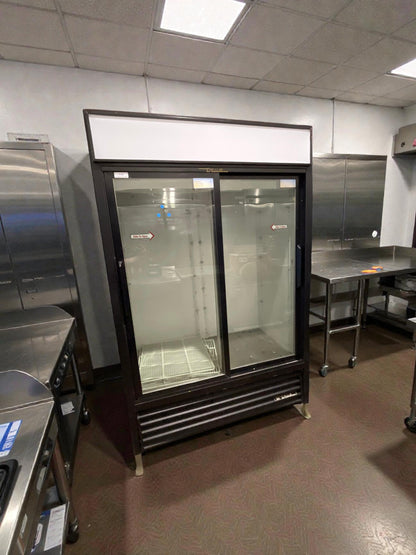 Immaculate Condition – True GDM-45 Glass Door Merchandiser Refrigerator – 115V / Single Phase – Fully Tested & Working!