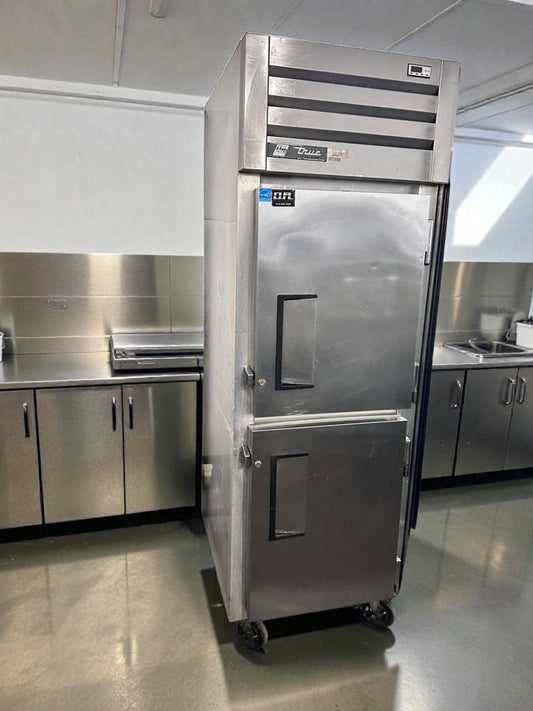 Exceptional Condition – True STM1R-2HS Roll-In Commercial Refrigerator – Two Half Doors – 115V – UL Listed – Fully Tested & Operational