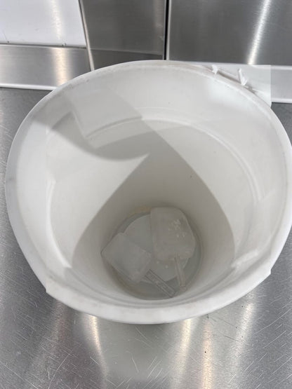 Like-New Condition – 32 Gallon Round Commercial Trash Can with Lid & Dolly – Heavy-Duty Foodservice Waste Container – NSF / USDA Style – Ready for Immediate Use!