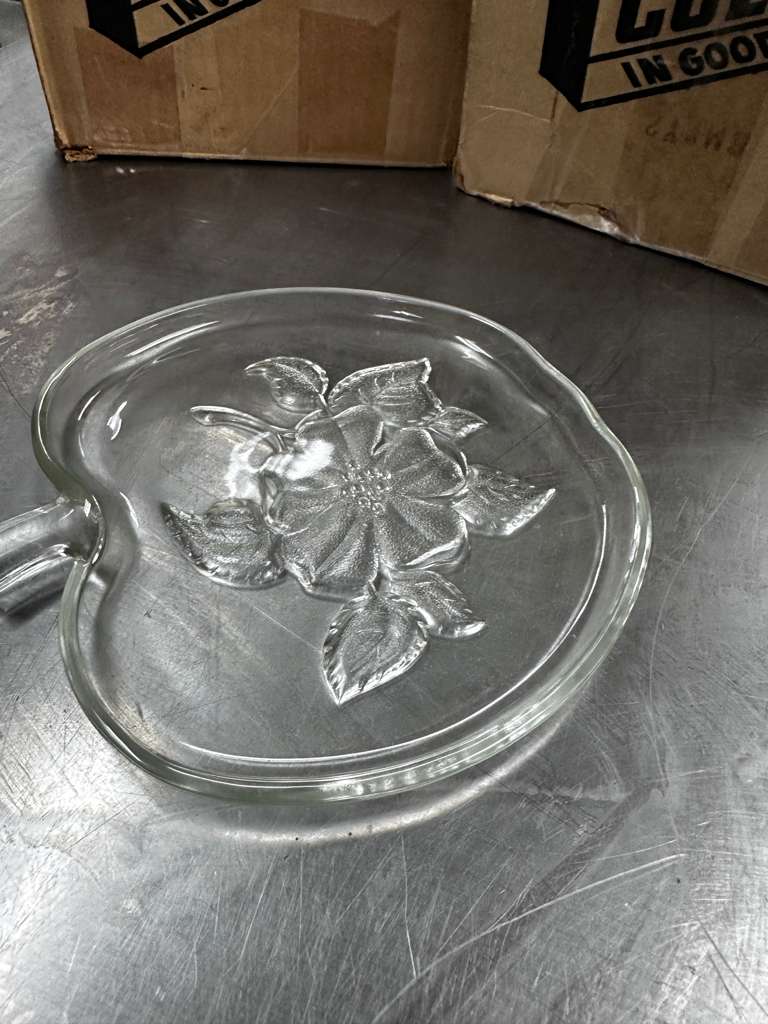 Immaculate Condition – Crisp Crystal Apple-Shaped Glass Salad Plate Set – Quantity 2 Boxes – 16 Plates Total – New Open Box – Ready for Use!