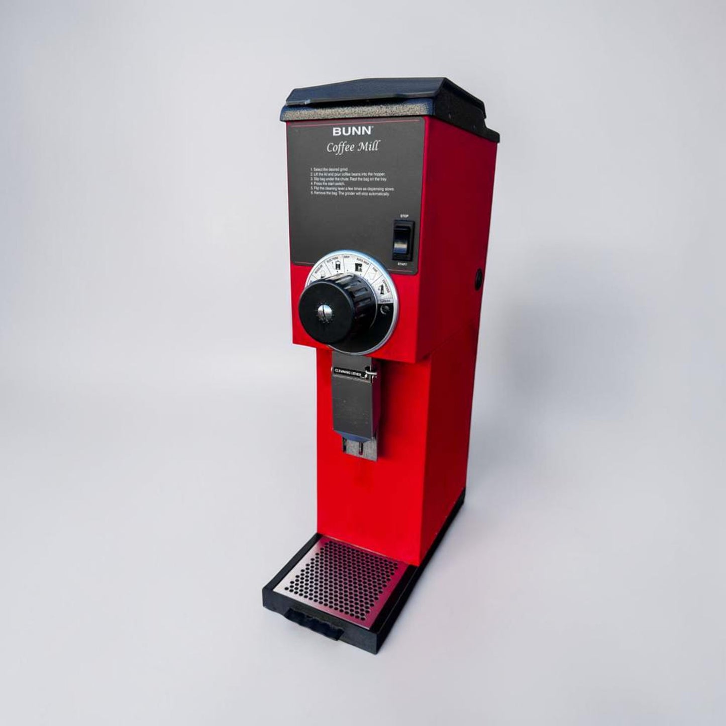 Elite Condition – Bunn G3 HD 22100.0001 3 lb. Bulk Coffee Grinder – Red – Commercial Grade – Fully Tested & Operational!