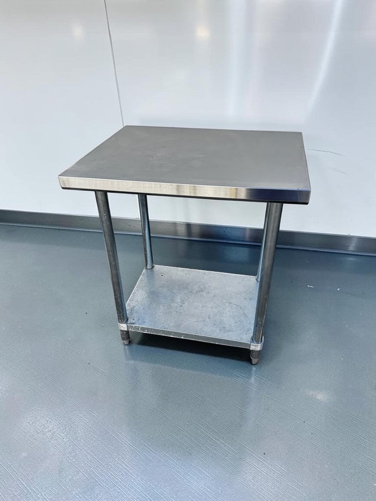 First-Class Condition – Commercial Stainless Steel Work Table – 32" × 24" Prep Surface – Adjustable Undershelf – Commercial Casters – Fully Inspected & Ready for Use!