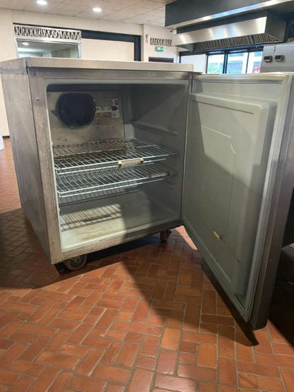 Immaculate Condition – Delfield Undercounter Commercial Refrigerator – 115V / Single Phase – Fully Tested & Working!