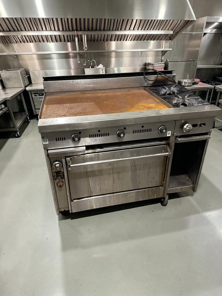 Outstanding Condition – Commercial 48" Gas Range – 36" Flat Top Griddle – 2 Open Burners – Standard Oven – Stainless Steel – Fully Tested & Operational!