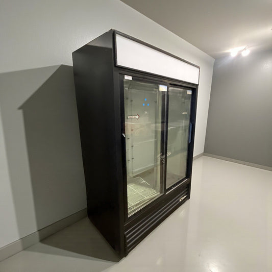 Immaculate Condition – True GDM-45 Glass Door Merchandiser Refrigerator – 115V / Single Phase – Fully Tested & Working!