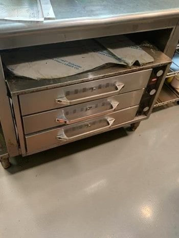 Outstanding Condition – Hatco HDW-1.5R2 – 28" Freestanding Three Split Drawer Warming Cabinet – Stainless Steel – 120V – NSF & UL Listed – Fully Tested & Operational!