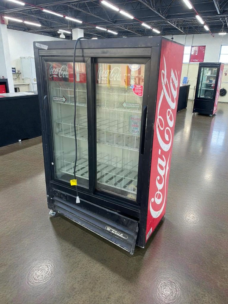 Immaculate Condition – True GDM-33SSL Glass Door Merchandiser Refrigerator – Coca-Cola  - 115V / Single Phase - Fully Tested & Working!