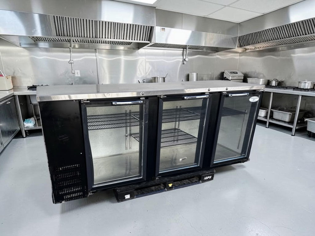 Outstanding Condition – Everest EBB90G – 89 1/4" Three-Section Glass-Door Back Bar Cooler – 32 Cu. Ft. – 115V – Fully Tested & Operational!