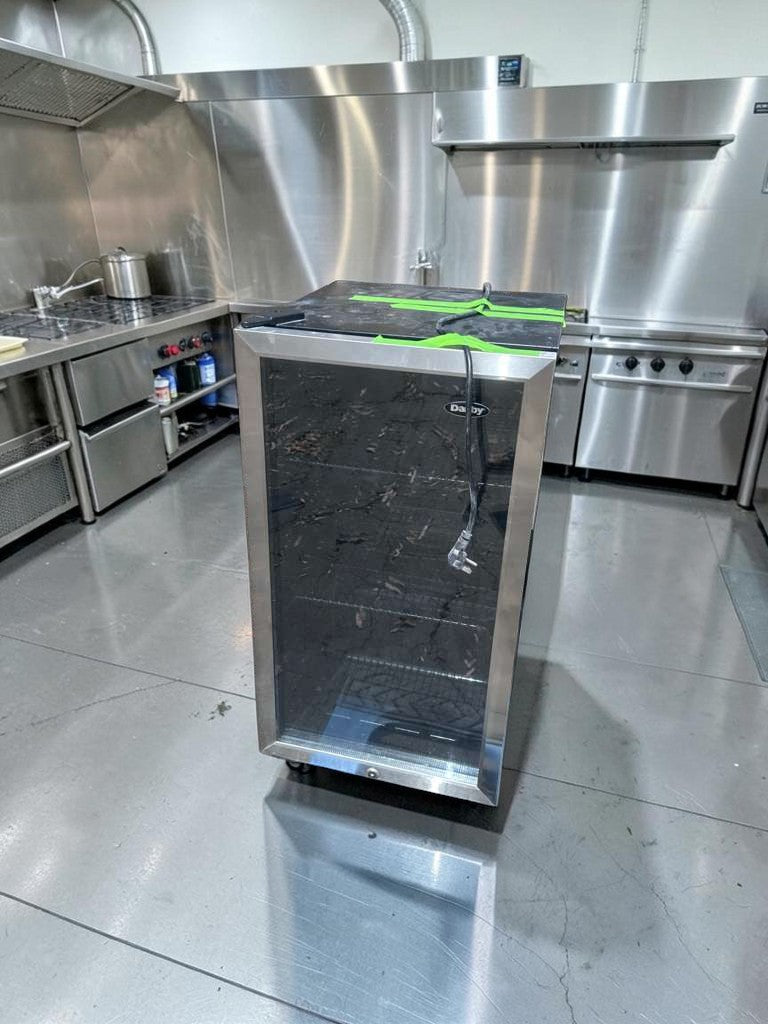 Outstanding Condition – Danby DBC120BLS-3 3.5 Cu. Ft. Beverage Center – Glass Door Cooler – Freestanding – 115V – Fully Tested & Operational!