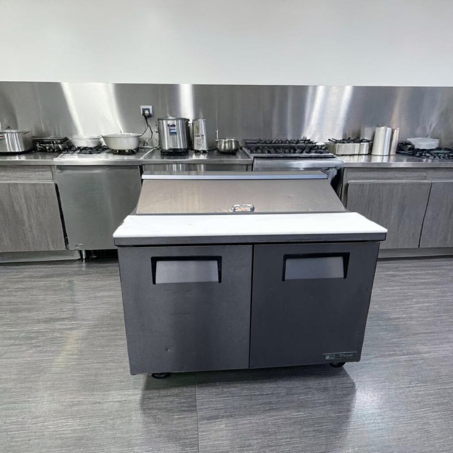 Top-Tier Condition – True TSSU-48-12-HC Sandwich/Salad Prep Table – 48” – Refrigerated Base – 115V – Fully Tested & Operational!