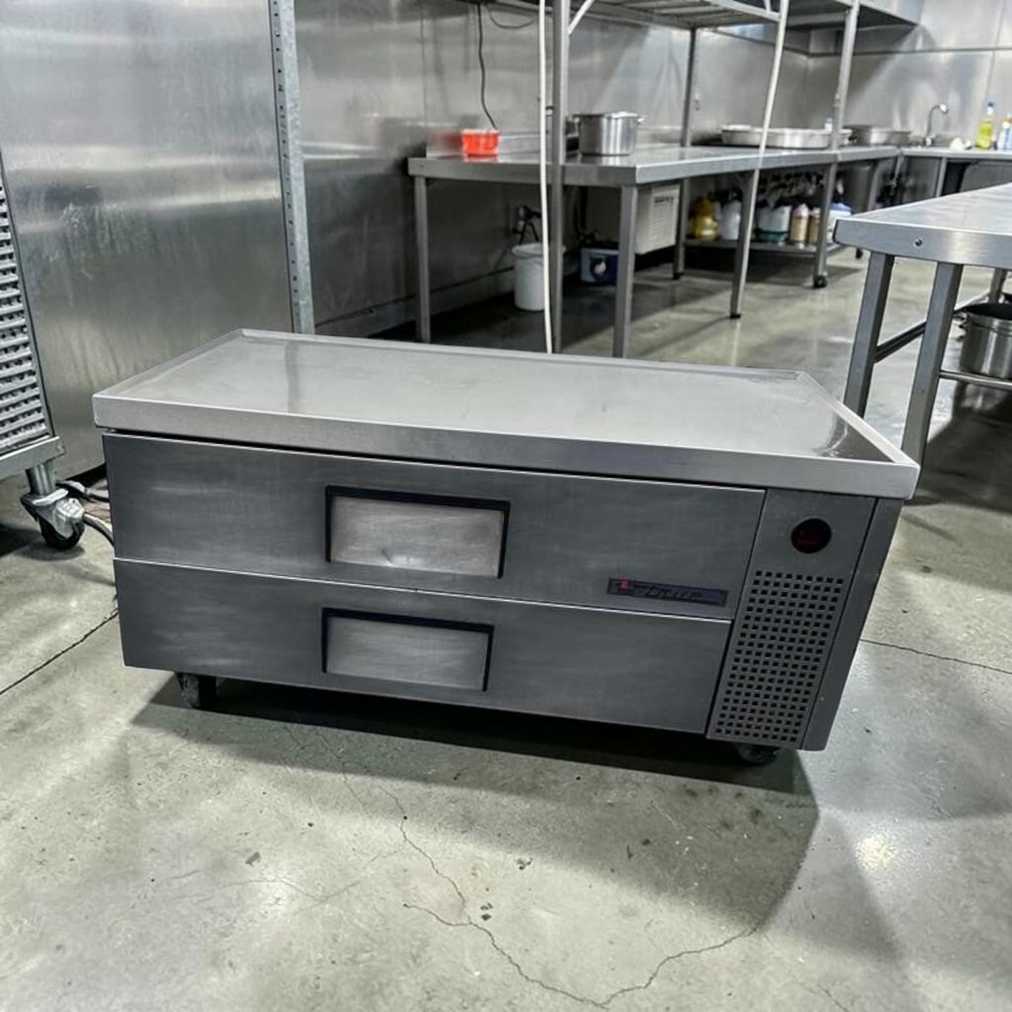 Exceptional Condition – True TRCB-52-HC Refrigerated Chef Base – 52” Width – (2) Drawers – 115V – Fully Tested & Operational!