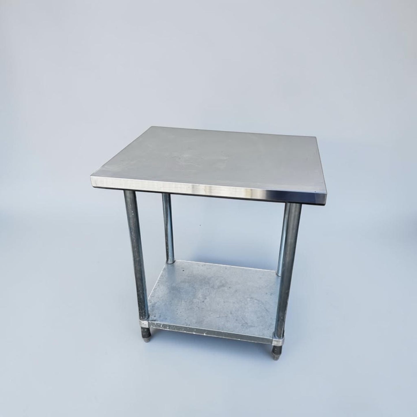First-Class Condition – Commercial Stainless Steel Work Table – 32" × 24" Prep Surface – Adjustable Undershelf – Commercial Casters – Fully Inspected & Ready for Use!