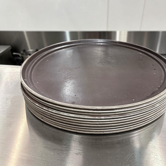 Well-Maintained Condition – Large Oval Non-Skid Serving Trays – 27 in x 22 in – Brown – Commercial Grade – Professionally Inspected & Ready for Service!
