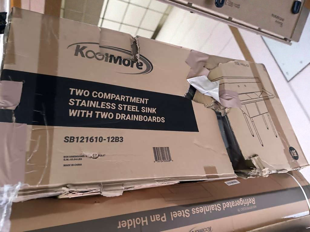 Brand New Premium Condition – KoolMore SB121610-12B3 – Commercial Two-Compartment Stainless Steel Sink with Dual Drainboards – NSF Certified – Never Used in Original Box!