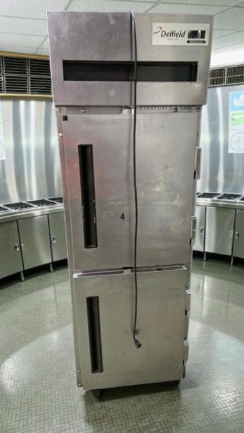 Excellent Condition – Delfield 2-Section Reach-In Commercial Refrigerator – Stainless Steel – 115V – UL Listed – Fully Tested & Operational!