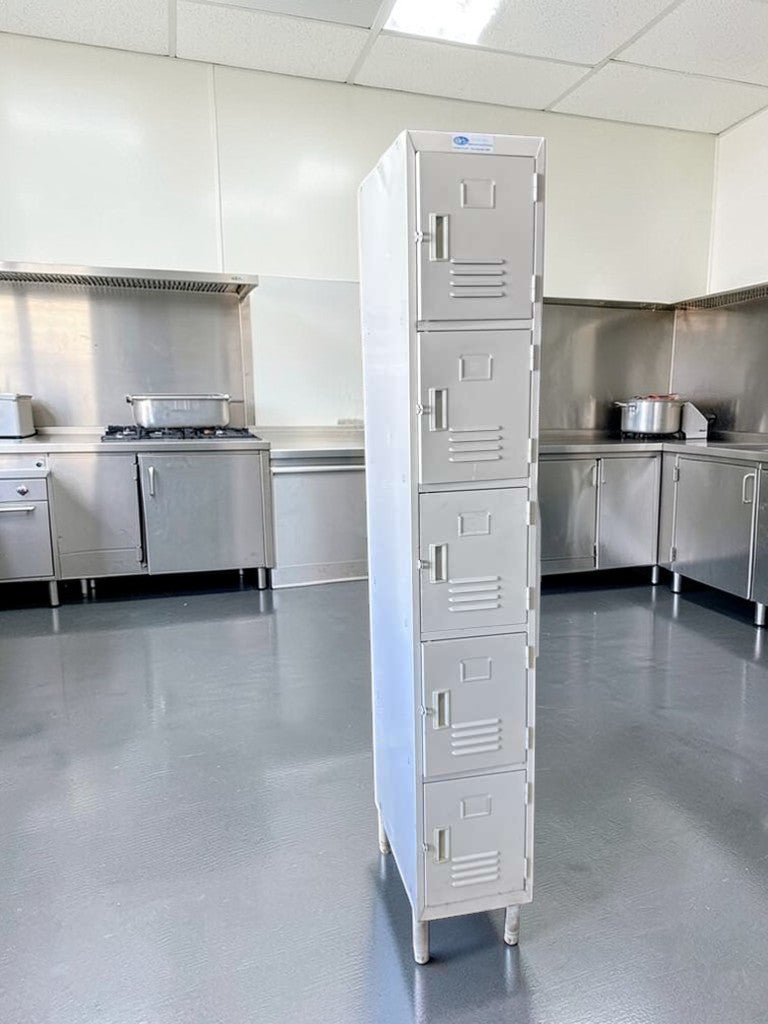 Excellent Condition – GSW Inc. 5-Tier Metal Locker Cabinet – Commercial Employee Storage – Heavy-Duty Steel – Fully Inspected & Operational!