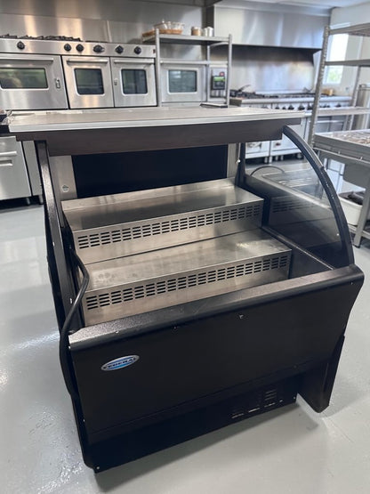 High-Grade Condition – Federal Industries UCR3633C – 36″ Curved-End Refrigerated Self-Serve Display Case – 120V – Used Commercial Equipment!
