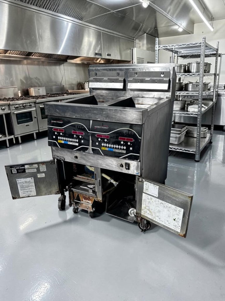 Exceptional Condition – Henny Penny EEG242.0_NAT – Evolution Elite® 2-Well Gas Open Fryer – 60 lb Total Capacity – ENERGY STAR® - Fully Tested & Operational!