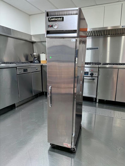 Superior Condition – Continental Refrigerator 1RSE-N – 18" Narrow Reach-In Refrigerator – One Section – Stainless Steel – 115V – Fully Tested & Operational!