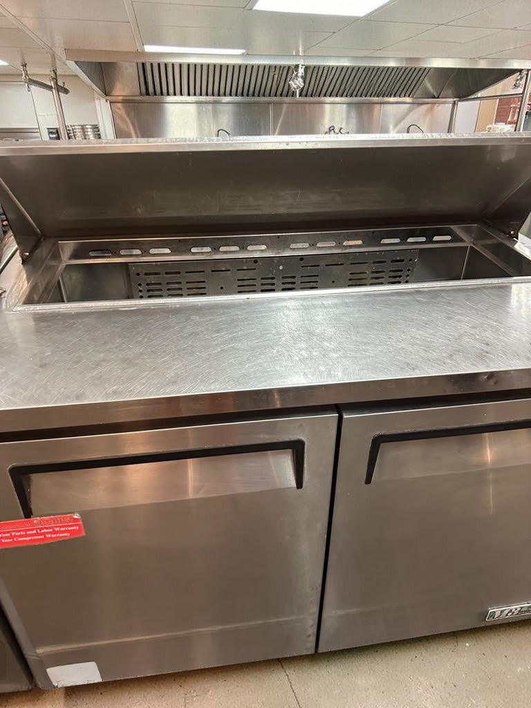 Excellent Condition – Turbo Air MST-48 M3 Series – 48" Commercial Sandwich / Salad Prep Table – 12 Cu. Ft. – 2 Doors – 115V – R134a – AS IS!