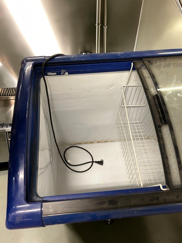 Remarkable Condition – Commercial Mobile Chest Display Freezer – Sliding Glass Top – Dual Storage Baskets – Self-Contained – 120V – Fully Tested & Operational!