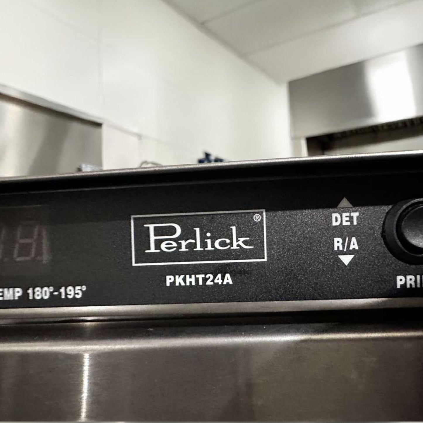 Flawless Condition – Perlick PKHT24 Commercial Underbar Glasswasher – High-Temp Door Type – 24” Wide – 30 Racks/Hour – Fully Tested & Operational!