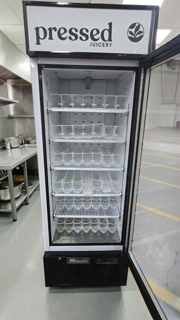 Excellent Condition – Migali C-23RM-HC – 27" One-Section Glass Door Merchandiser Refrigerator – 23 Cu. Ft. – R290 – 115V – Fully Tested & Operational!