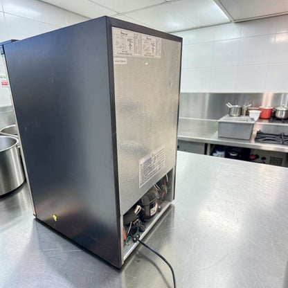 Excellent Condition – Magic Chef MCUF3S2 3 Cu. Ft. Compact Upright Refrigerator– Stainless Steel – Space-Saving Mini Fully Tested & Operational!