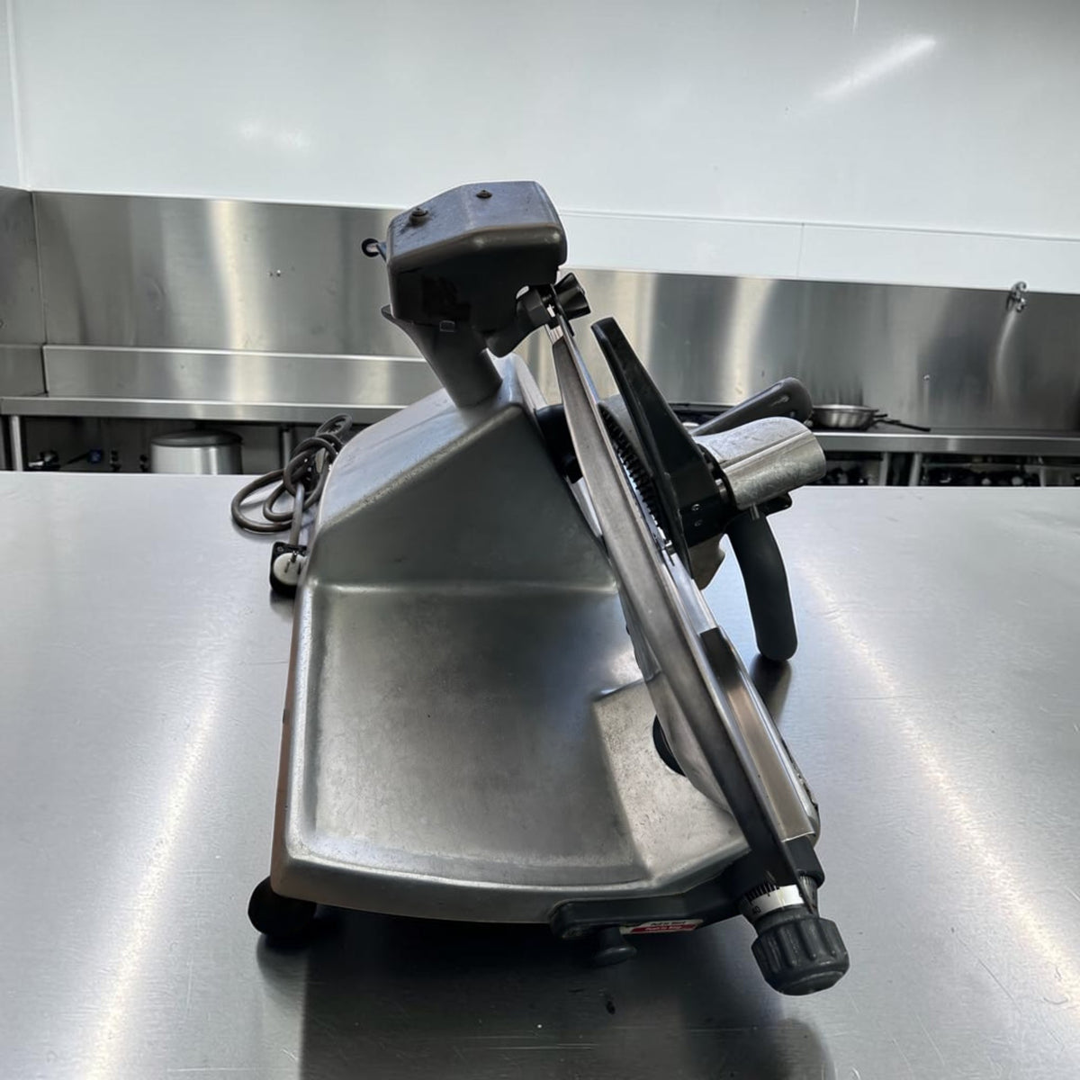 High-Grade Condition – Hobart 2812 – Heavy-Duty 12" Commercial Manual Meat & Deli Slicer with Built-In Sharpener – 1/2 HP – Fully Tested & Operational!