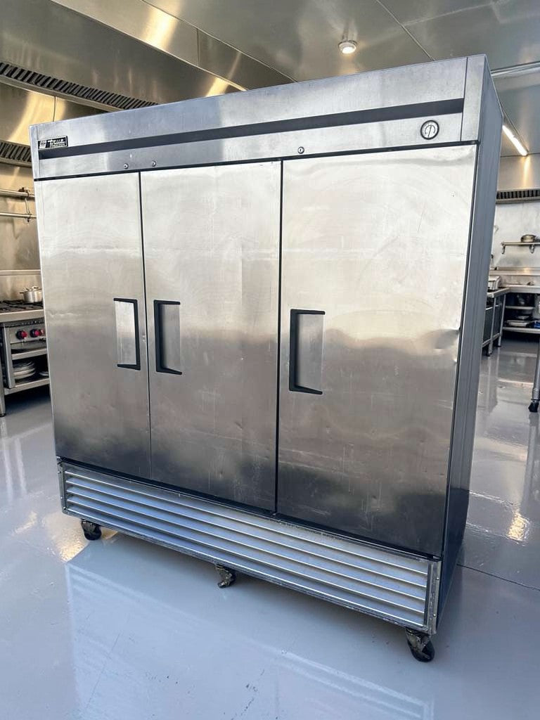 Immaculate Condition – True T-72F – 3 Door Commercial Reach-In Freezer – 78” Stainless Steel – Fully Tested & Operational!