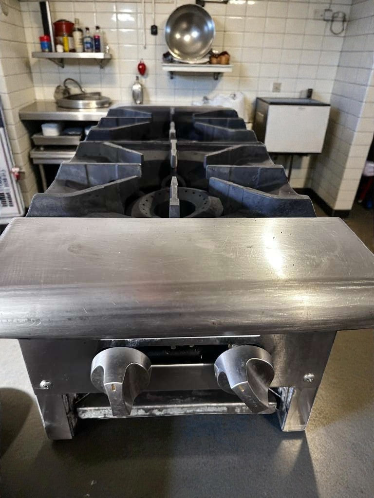 Prime Condition – Commercial 2-Burner Countertop Gas Hot Plate – Stainless Steel – Heavy-Duty Cast Iron Grates – Manual Controls – Fully Tested & Operational!