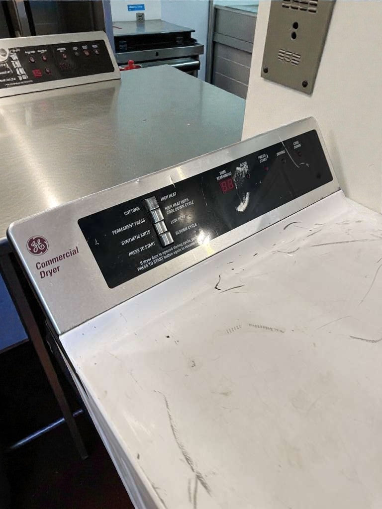 Immaculate Condition – GE Commercial Coin-Operated Dryer – 120/208–240V – Fully Tested & Working