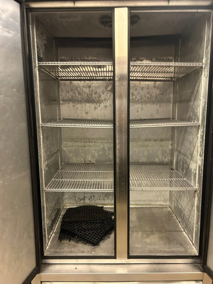 Outstanding Condition – True T-35-HC – 39 1/2" Two-Section Solid-Door Reach-In Refrigerator – 35 Cu. Ft. – 115V – Made in USA – Fully Tested & Operational!