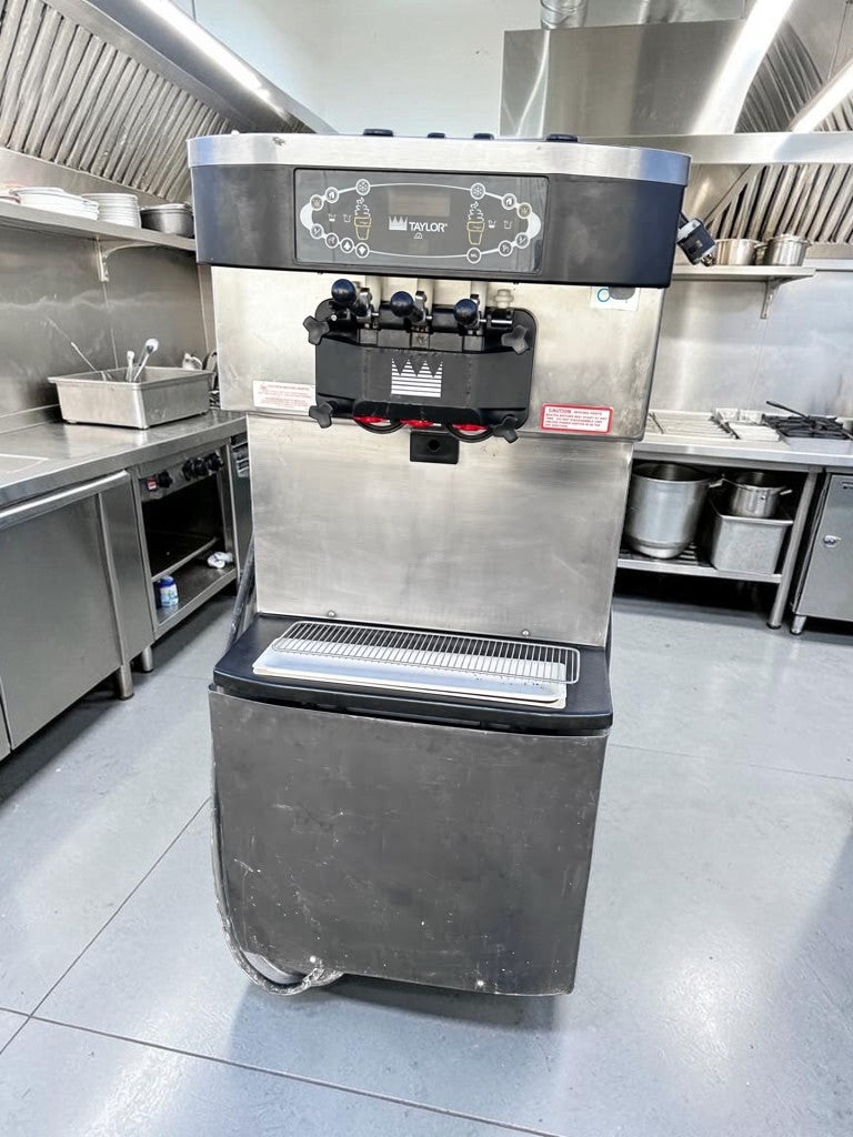 Prime Condition – Taylor C712-33 – Twin-Twist Commercial Soft Serve Freezer – Two Flavors plus Twist – Pump-Fed – 208–230V – Fully Tested & Operational!