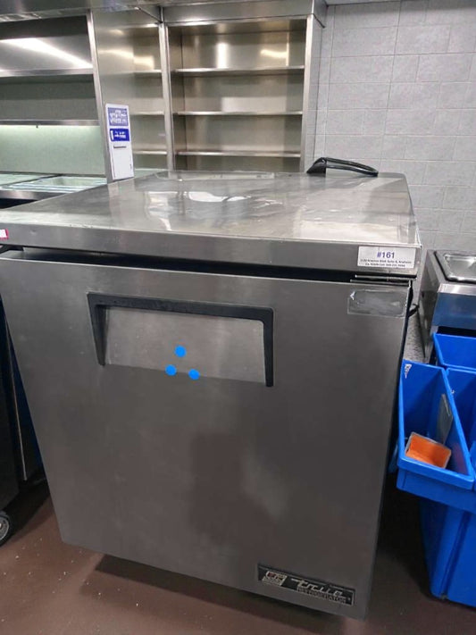 Immaculate Condition – True TUC-27-LP – 27” Commercial Undercounter Refrigerator – 115V – Made in USA – Fully Tested & Operational!