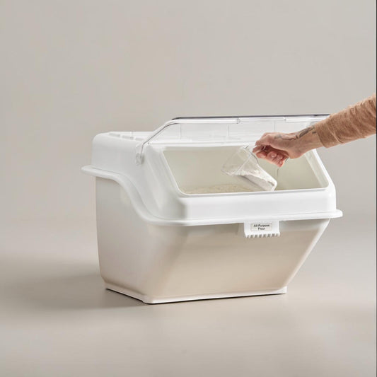 Pristine Condition – Baker’s Lane 12.6 Gallon / 200 Cup Shelf Ingredient Bin – Flip Lid, Label Sheet & Scoop – NSF Certified – Ready for Commercial Use!