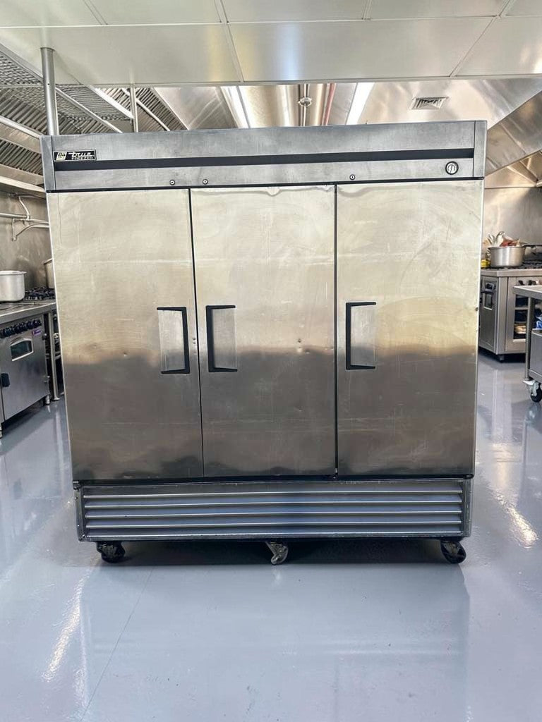 Immaculate Condition – True T-72F – 3 Door Commercial Reach-In Freezer – 78” Stainless Steel – Fully Tested & Operational!