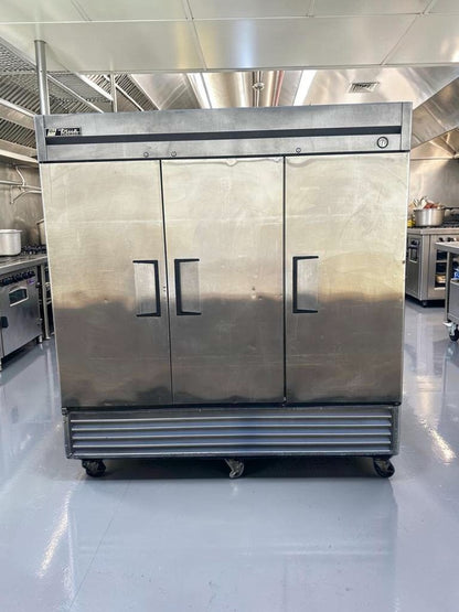 Immaculate Condition – True T-72F – 3 Door Commercial Reach-In Freezer – 78” Stainless Steel – Fully Tested & Operational!
