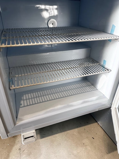Excellent Condition – Avantco CFM2 / 360CFM2 – 2 Cu. Ft. Countertop Glass Door Display Freezer – 110–120V – ETL Certified – Fully Tested & Operational!
