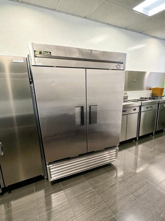 Pristine Condition – True T-49 Commercial Reach-In Refrigerator – Two Door – 115V – UL Listed – Fully Tested & Operational