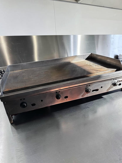Superior Condition – Jade JGT-2448 – 48" Commercial Thermostatic Gas Griddle – 1" Steel Plate – Four Independent Controls – 120,000 BTU – Fully Tested & Operational!