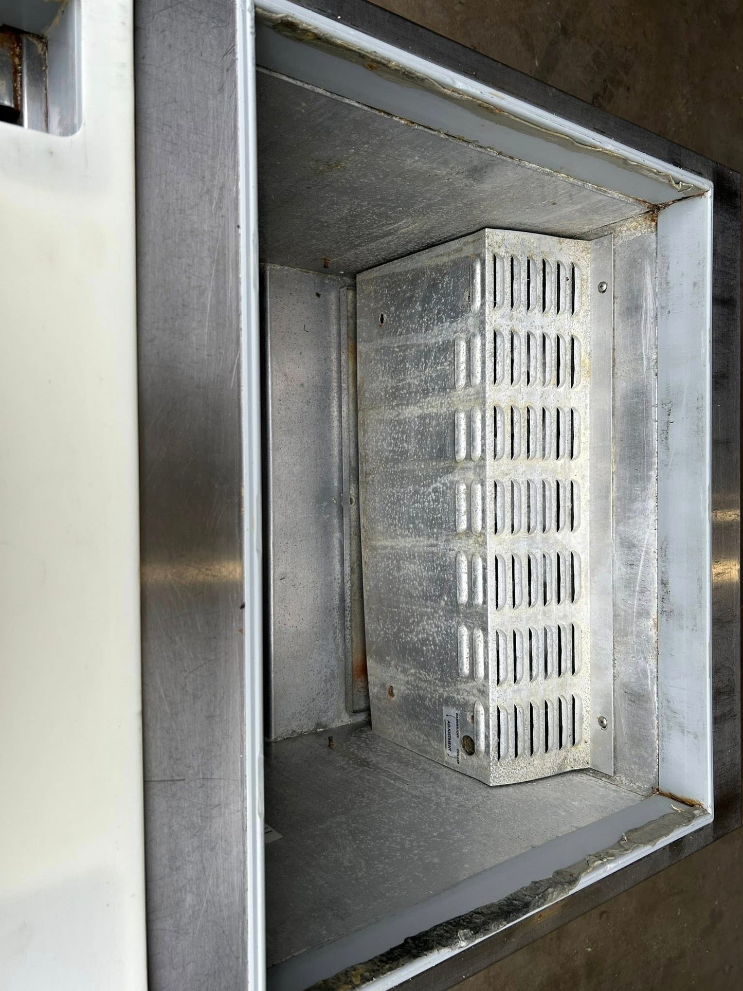 Outstanding Condition – Continental SW27-12M – Mighty Top Refrigerated Sandwich Prep Unit – 27" Wide – 7.4 Cu. Ft. – UL & NSF Listed – Fully Tested & Operational!