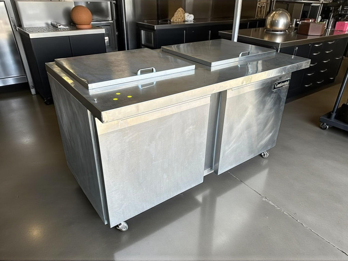 Exceptional Condition – Continental Refrigerator SW60-24M – 60” Stainless Steel Refrigerated Worktop / Sandwich Prep Table – 115V – Fully Tested & Operational!