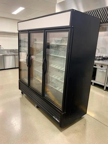 Flawless Condition – True GDM-72-HC~TSL01 – 78 1/8" Three-Section Glass Door Merchandiser – Black – 65.8 Cu. Ft. – 115V – Fully Tested & Operational!