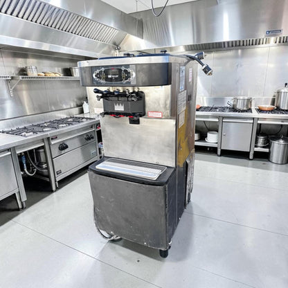 Prime Condition – Taylor C712-33 – Twin-Twist Commercial Soft Serve Freezer – Two Flavors plus Twist – Pump-Fed – 208–230V – Fully Tested & Operational!