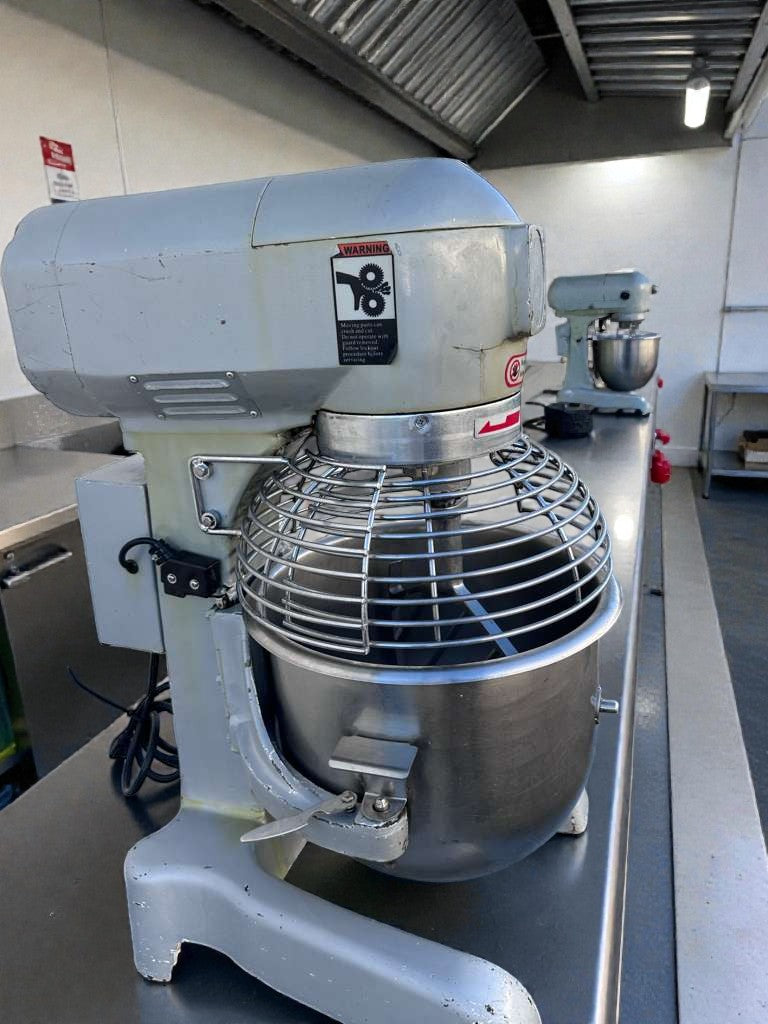 Superior Condition – UPM-M20-3 – Commercial 20 Qt Planetary Mixer – 110V – Fully Tested & Working!