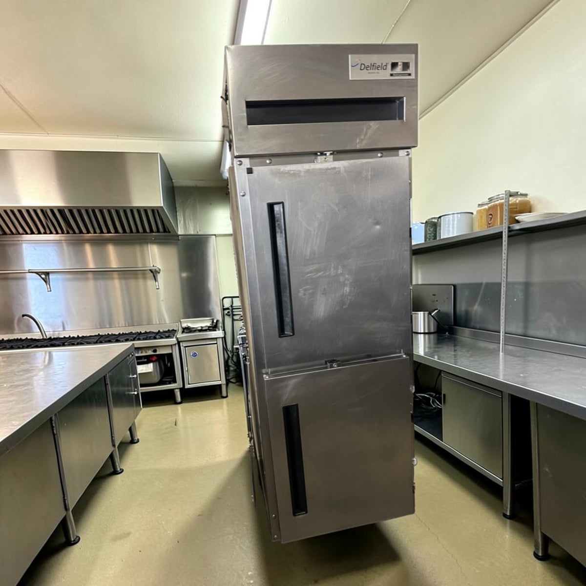 Superior Condition – Delfield 6025XL-SH 6000XL™ – 25 5/8" Single-Section Commercial Reach-In Refrigerator – 2 Half-Height Solid Doors – 20 Cu. Ft. – 115V – AS IS!