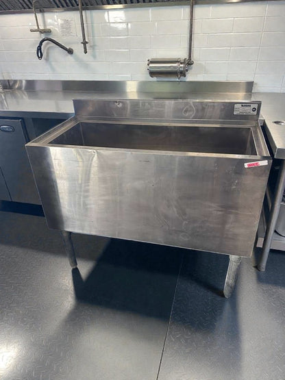 High-Grade Condition – Krowne 48" Commercial Ice Bin with Cold Plate – NSF Certified – Fully Tested & Operational!